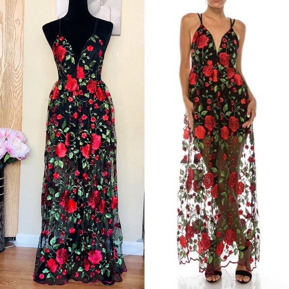 Dresses & Skirts - ✨Beautiful✨ New!! Floral Embroidered Dress